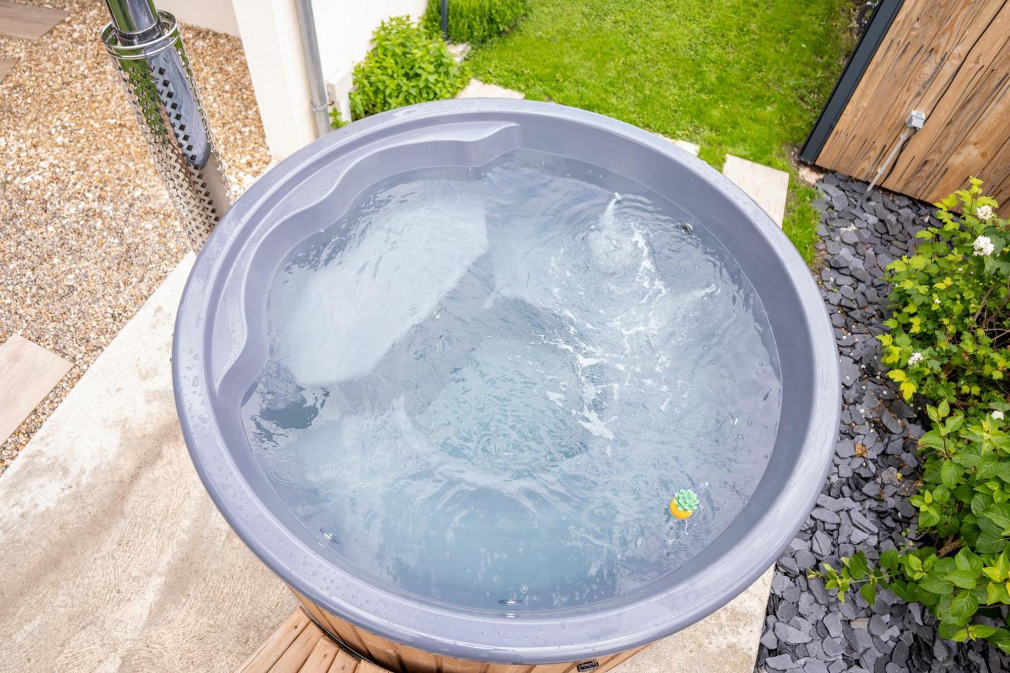 Spa Nordique Avec Vue Sur La Campagne Saint-Paul-Lizonne 외부 사진